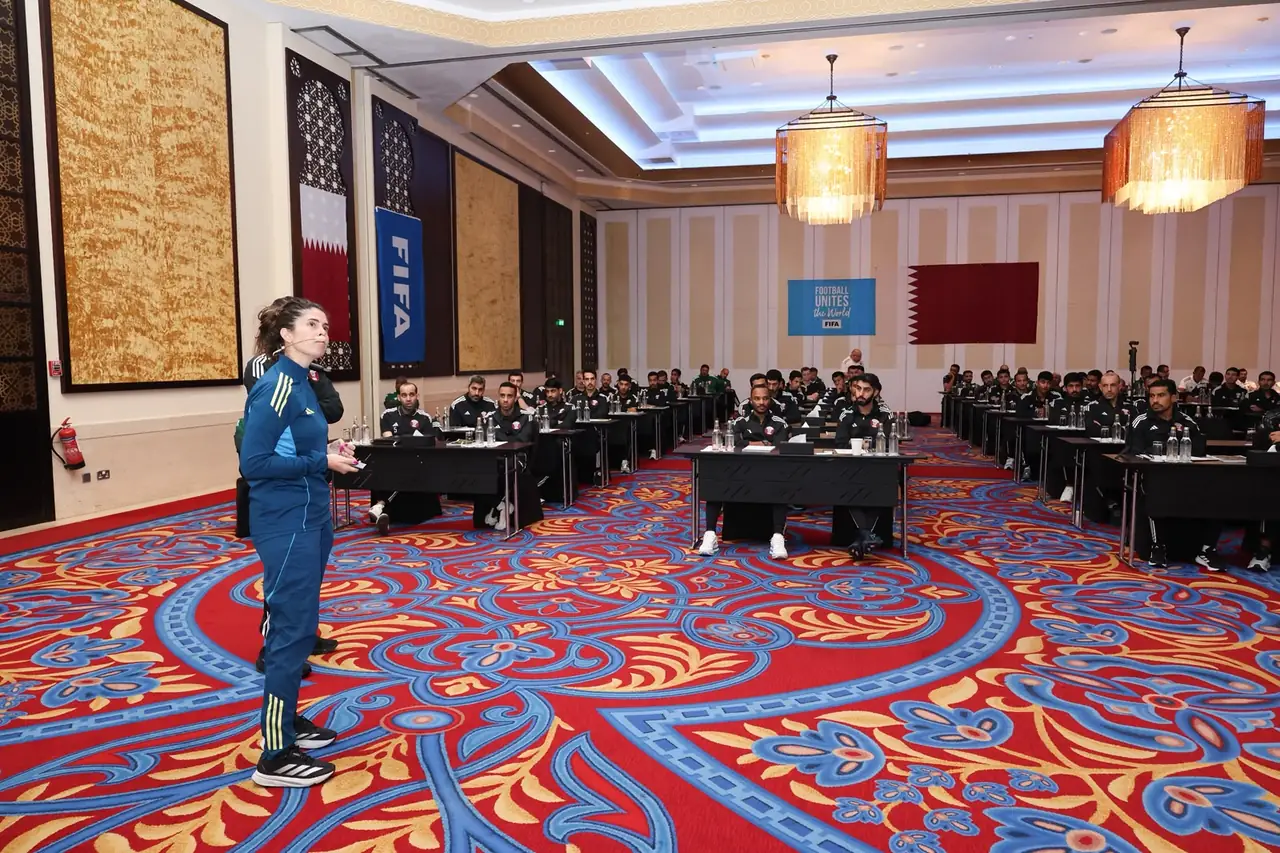 Jessica Merenda davanti alla platea FIFA